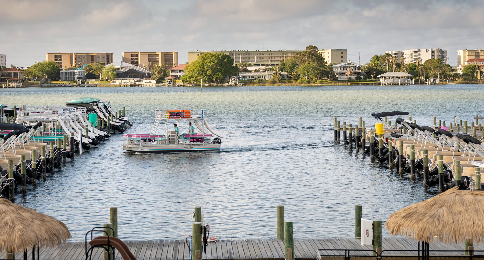 Beach Weekend marina in fort walton beach florida, pontoon fleet docks